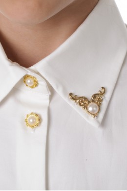 Blouse school with white pearls