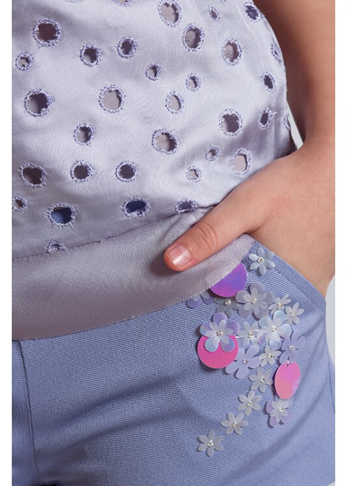 T-shirt purple in the hole