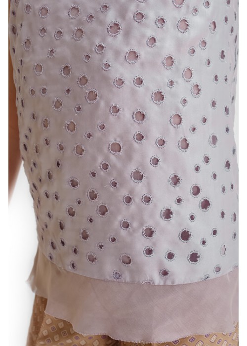T-shirt purple in the hole