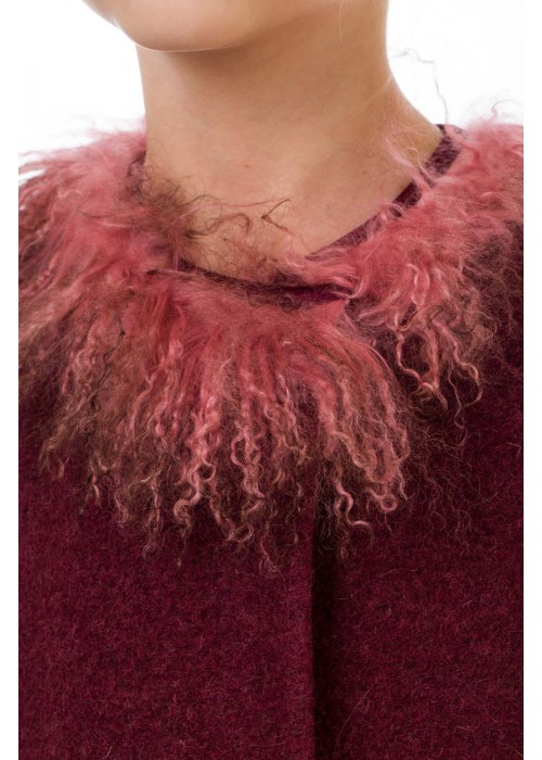 Coat with a "llama" burgundy pink