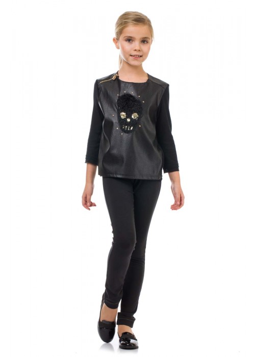 Sweater sweatshirt with a skull black