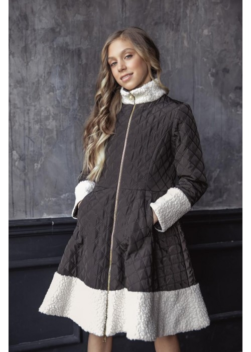 Quilted coat with fur trim in chocolate color