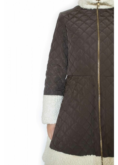 Quilted coat with fur trim in chocolate color